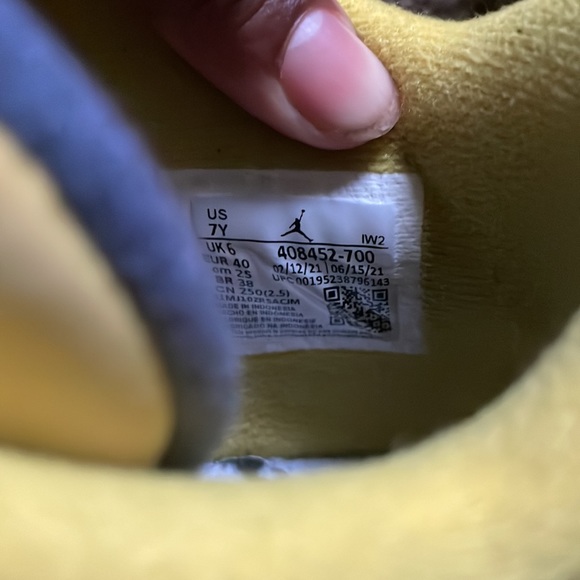 AIR JORDAN 4 RETRO GS 'LIGHTNING' 2021 - Picture 9 of 9